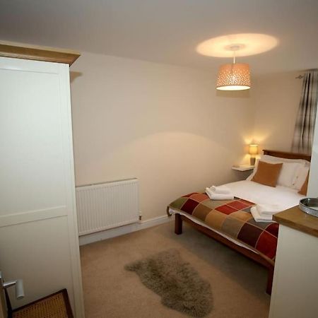 Lovely Two Bedroom Bungalow With Hot Tub Yeovil Luaran gambar