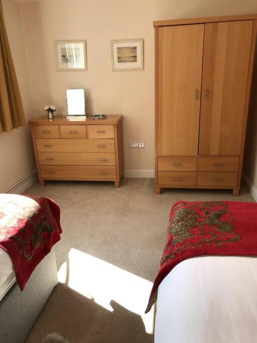 Lovely Two Bedroom Bungalow With Hot Tub Yeovil Luaran gambar