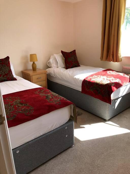 Lovely Two Bedroom Bungalow With Hot Tub Yeovil Luaran gambar