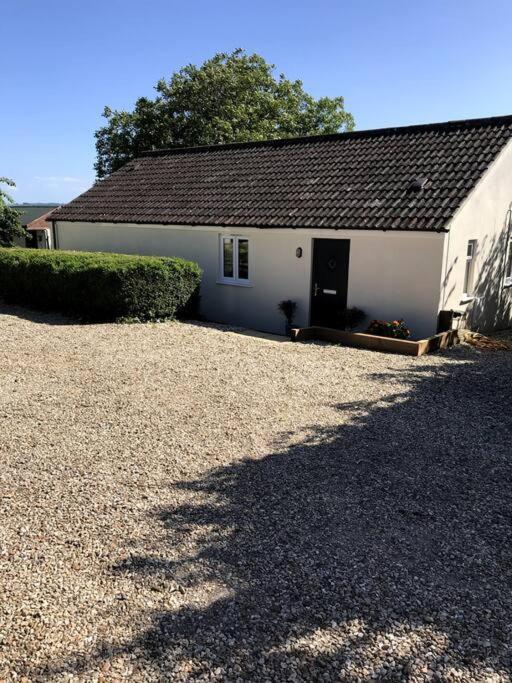 Lovely Two Bedroom Bungalow With Hot Tub Yeovil Luaran gambar