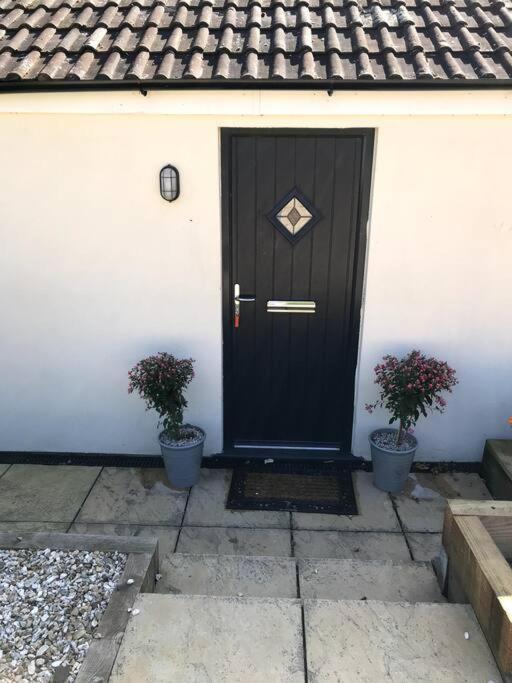 Lovely Two Bedroom Bungalow With Hot Tub Yeovil Luaran gambar