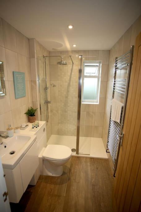 Lovely Two Bedroom Bungalow With Hot Tub Yeovil Luaran gambar