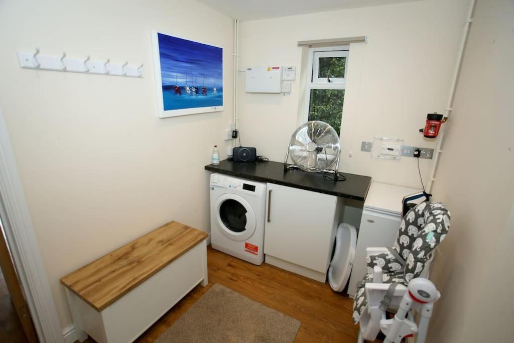 Lovely Two Bedroom Bungalow With Hot Tub Yeovil Luaran gambar