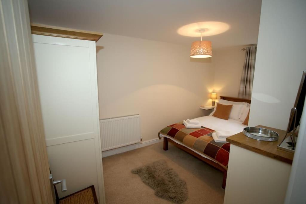 Lovely Two Bedroom Bungalow With Hot Tub Yeovil Luaran gambar